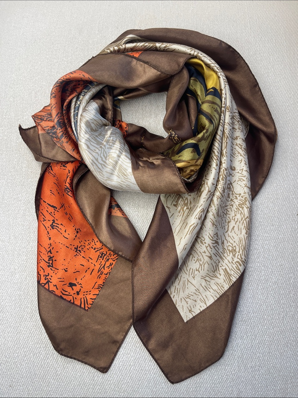 S04. VINTAGE SILKY SCARF 35x35"